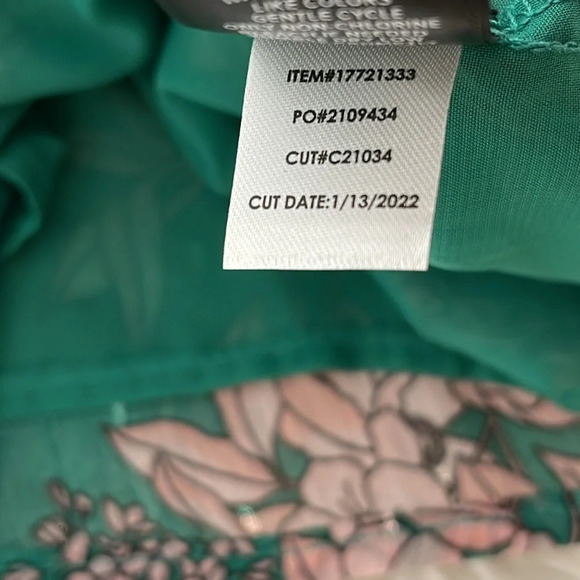 TORRID Cold Shoulder Halter Top Crinkle Chiffon Floral Green Size 2 NEW - Picture 11 of 14